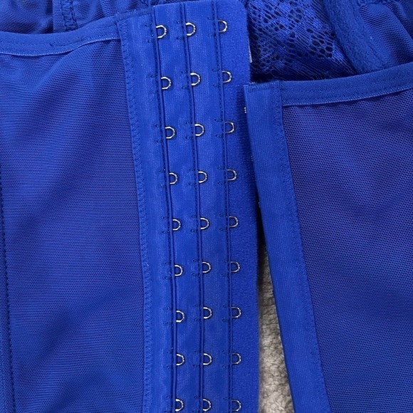 Out From Under Modern Love Cropped Corset size large - Picture 5 of 6